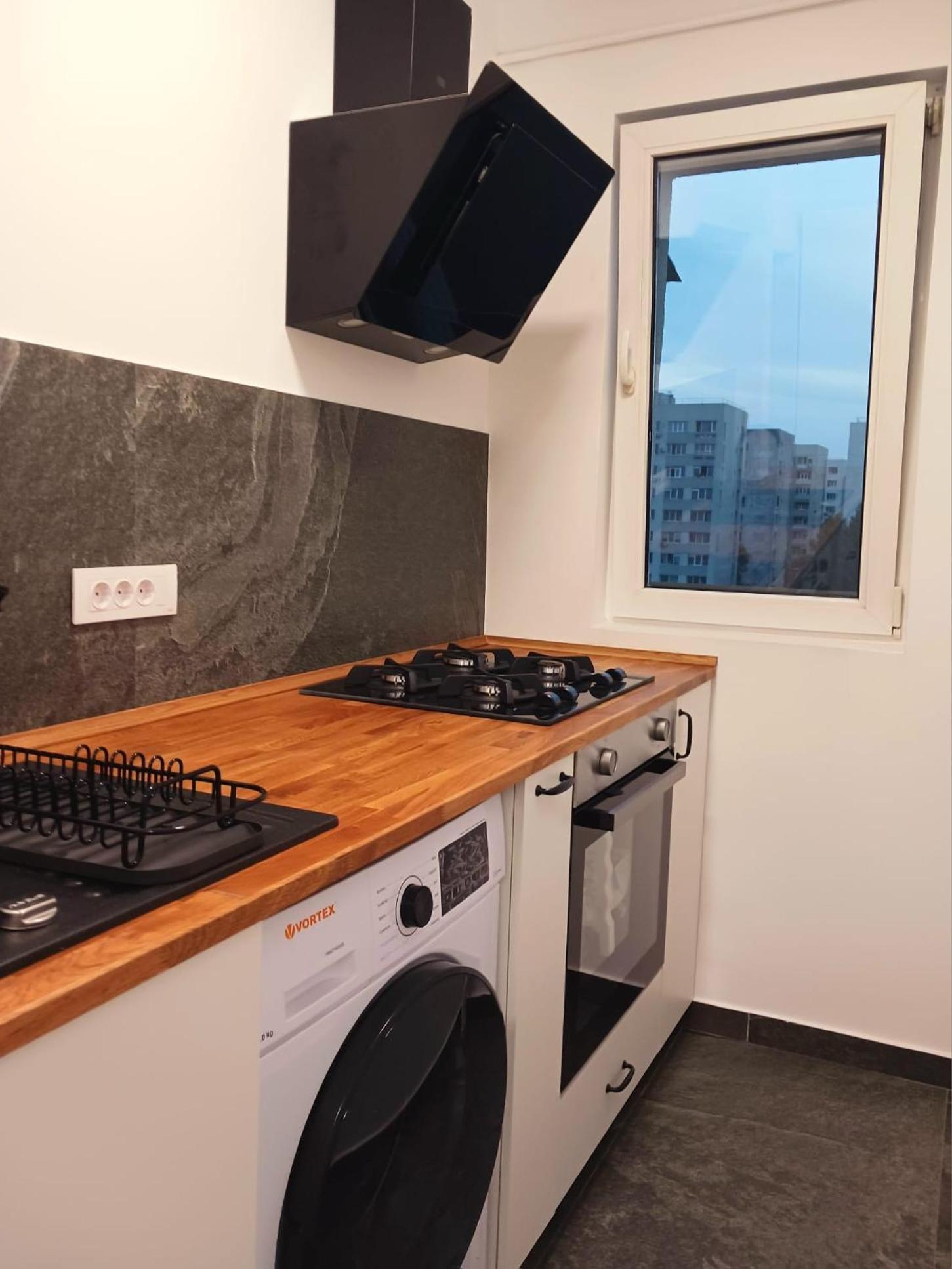 Up In Apartament *