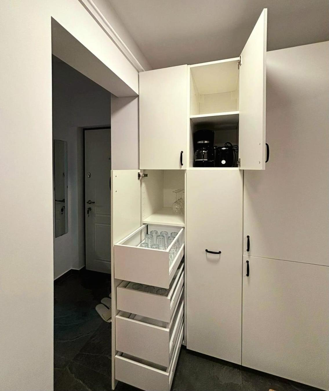 Up In Apartament